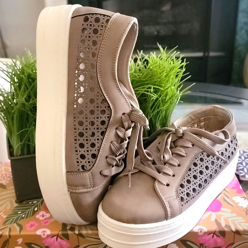 Outwoods Ladies Shoes
